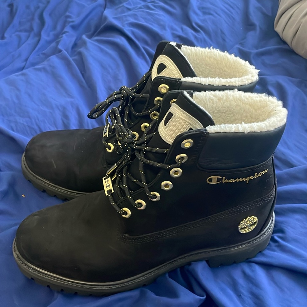 Timberland 6" Shearling Boot
Champion Black